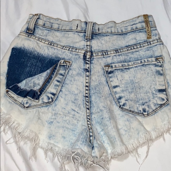 Vibrant high wasted jean shorts - Picture 3 of 3